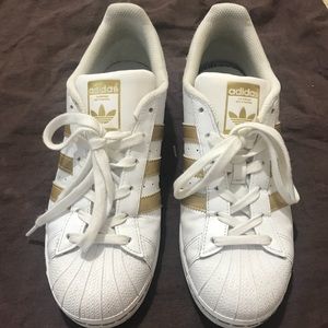 EUC rare Adidas superstars in white and gold 9